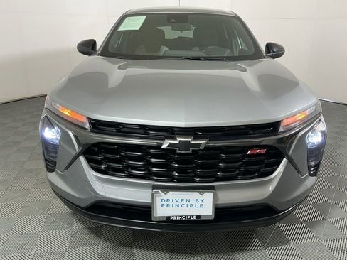 Used 2024 Chevrolet Trax RS w/ Driver Confidence Package image 3