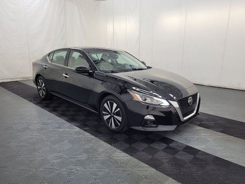 Used 2020 Nissan Altima 2.5 SV FWD image 13