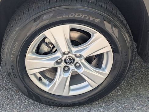 Certified 2021 Toyota RAV4 XLE FWD image 10