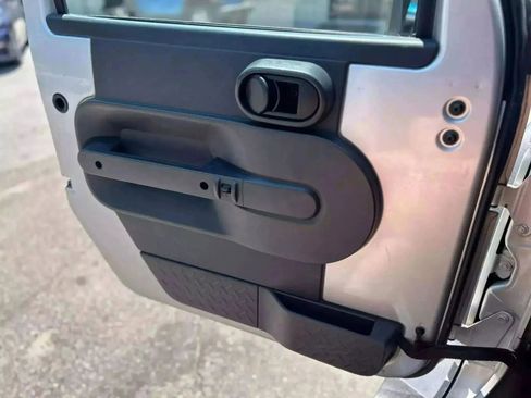 Used 2007 Jeep Wrangler Unlimited Sahara image 15