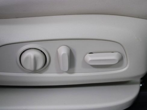 Used 2024 Buick Enclave Essence w/ Technology Package image 27