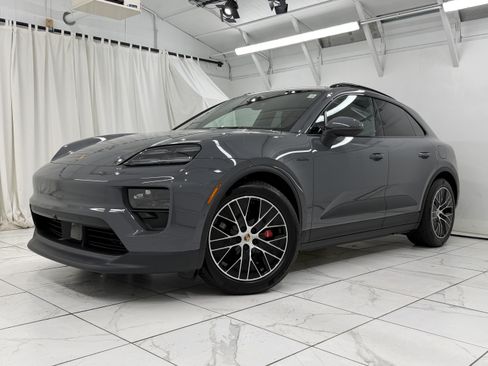 Certified 2025 Porsche Macan 4S Electric AWD/4WD image 6