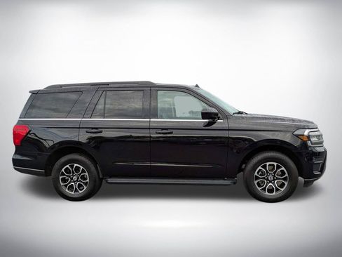 Used 2024 Ford Expedition XLT RWD image 3
