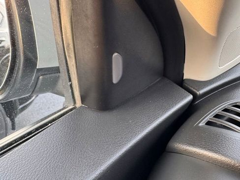 Used 2021 Nissan Kicks SV FWD image 25