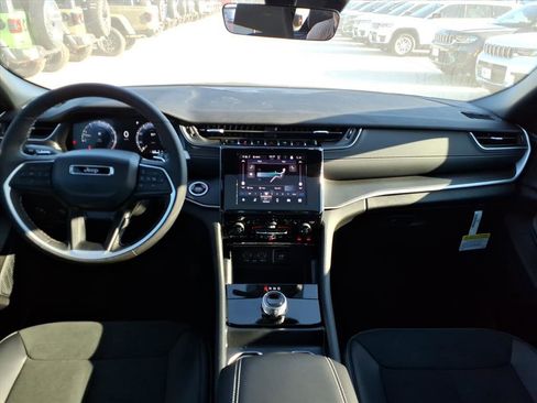 New 2025 Jeep Grand Cherokee L Altitude image 7