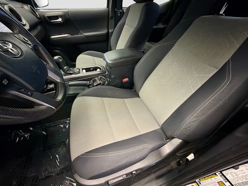 Used 2020 Toyota Tacoma TRD Off-Road w/ Technology Package AWD/4WD image 11