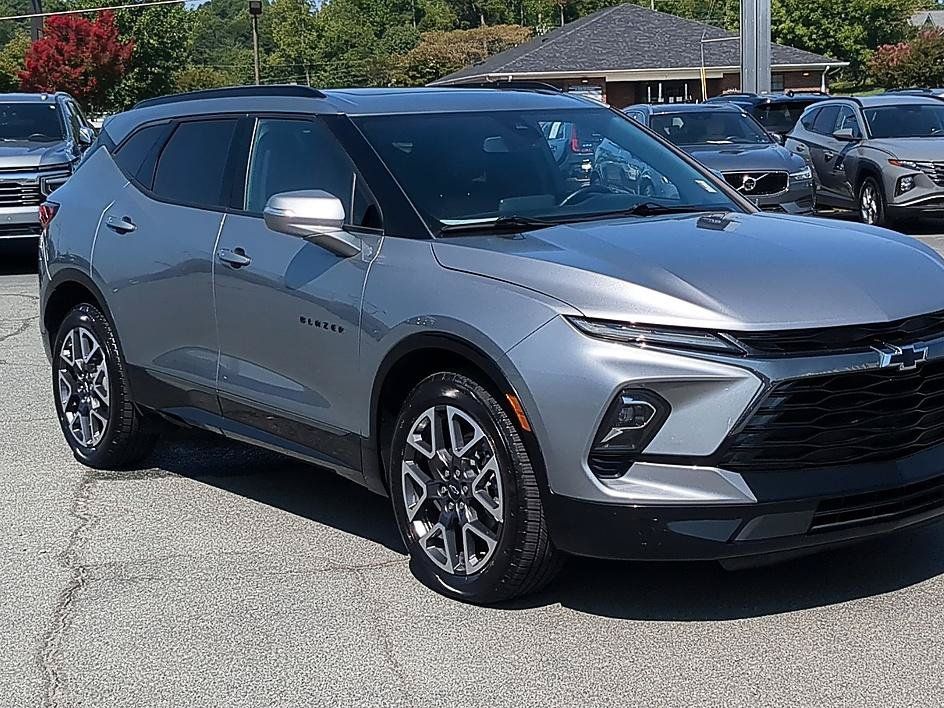 Used 2023 Chevrolet Blazer RS AWD/4WD image 7