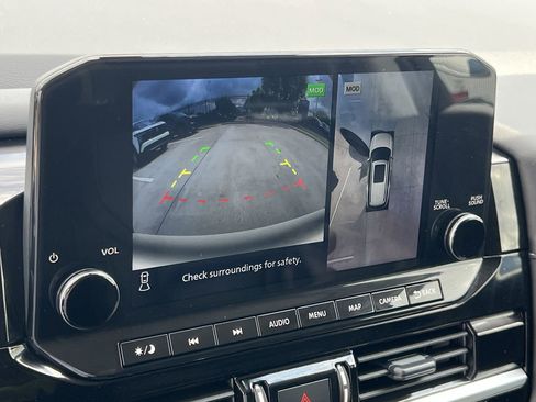 Certified 2025 Nissan Pathfinder SL image 15