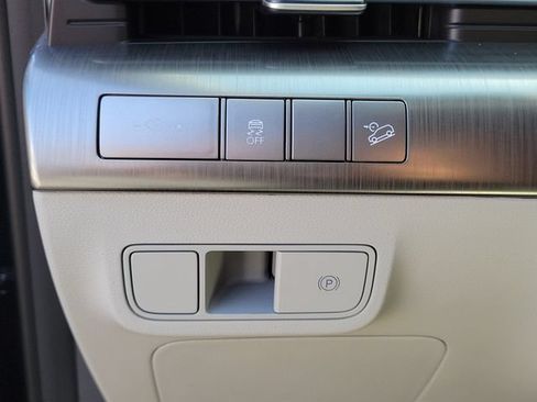Used 2025 Hyundai Kona SEL FWD image 11