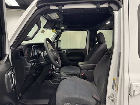 Used 2024 Jeep Wrangler Unlimited Rubicon w/ Convenience Group image 22