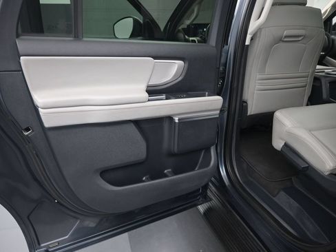 Used 2025 Ford Expedition Max Active RWD image 12