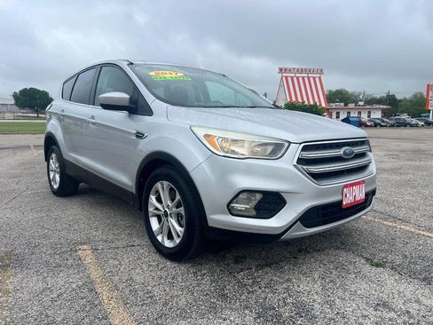 Used 2017 Ford Escape SE image 4