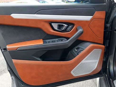 Used 2019 Lamborghini Urus Base image 16