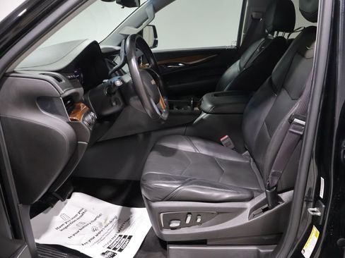 Used 2017 Cadillac Escalade Luxury AWD/4WD image 10