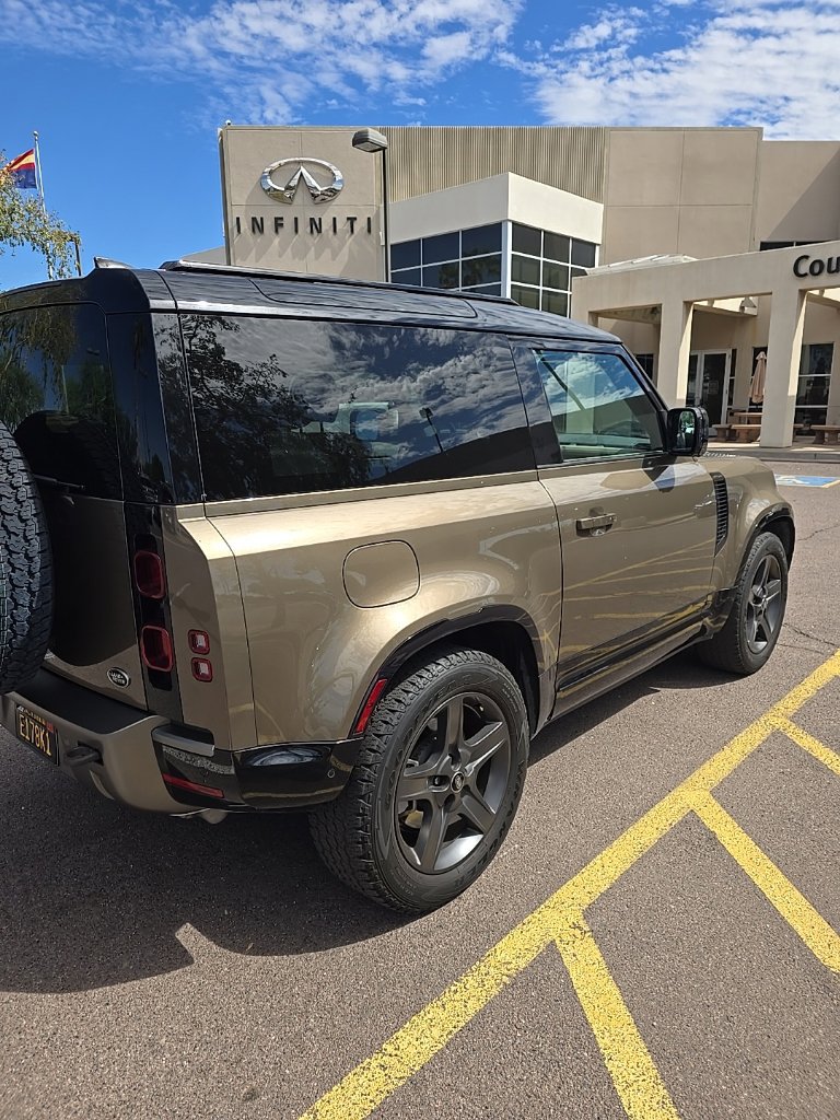 Used 2023 Land Rover Defender 90 X-Dynamic SE AWD/4WD image 4