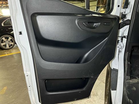 Used 2025 Mercedes-Benz Sprinter 2500 image 18