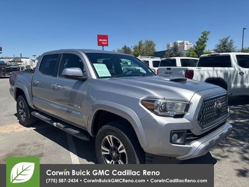 Used 2018 Toyota Tacoma TRD Sport w/ Exterior Package AWD/4WD image 8
