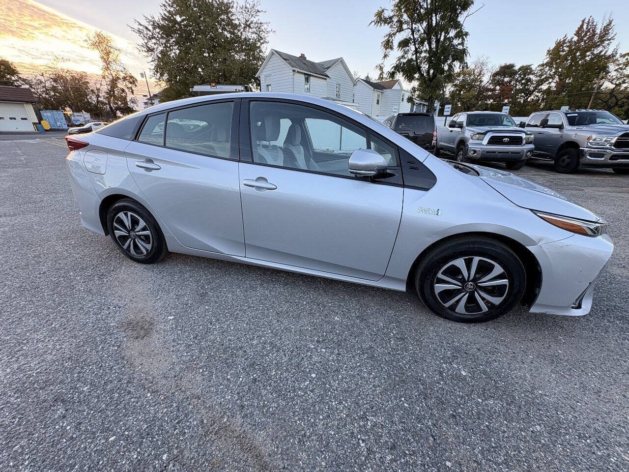 Used 2017 Toyota Prius Prime Plus FWD image 5