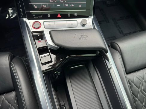 Used 2022 Audi e-tron S Premium Plus image 37
