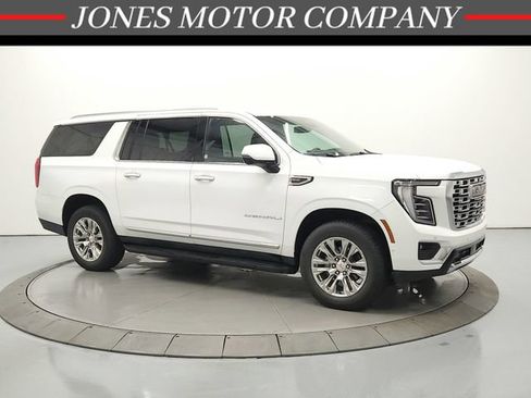 Used 2025 GMC Yukon XL Denali AWD/4WD image 1
