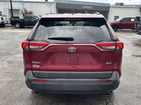 Used 2019 Toyota RAV4 XLE Premium FWD image 6