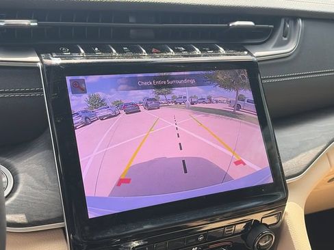 Used 2025 Jeep Grand Cherokee Limited RWD image 22