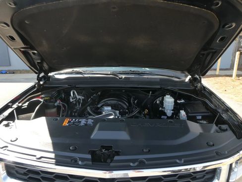 Used 2019 Chevrolet Suburban LT w/ LT Midnight Edition image 39