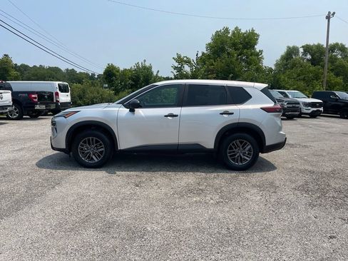 Used 2024 Nissan Rogue S FWD image 4