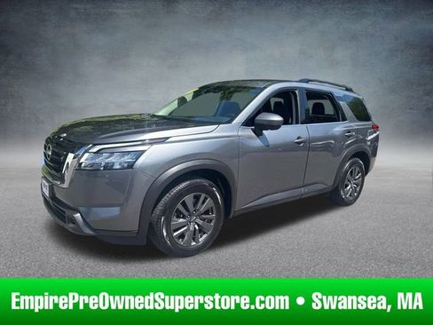 Used 2022 Nissan Pathfinder SV image 1