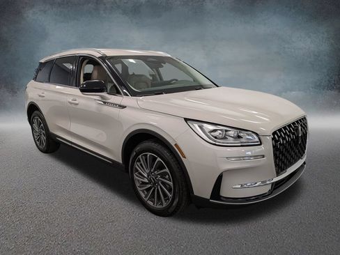 Used 2023 Lincoln Corsair Reserve FWD image 3