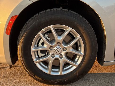 Used 2026 Chrysler Pacifica Select image 27