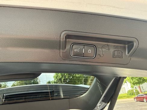 Used 2021 Ford Explorer XLT w/ Equipment Group 202A AWD/4WD image 18