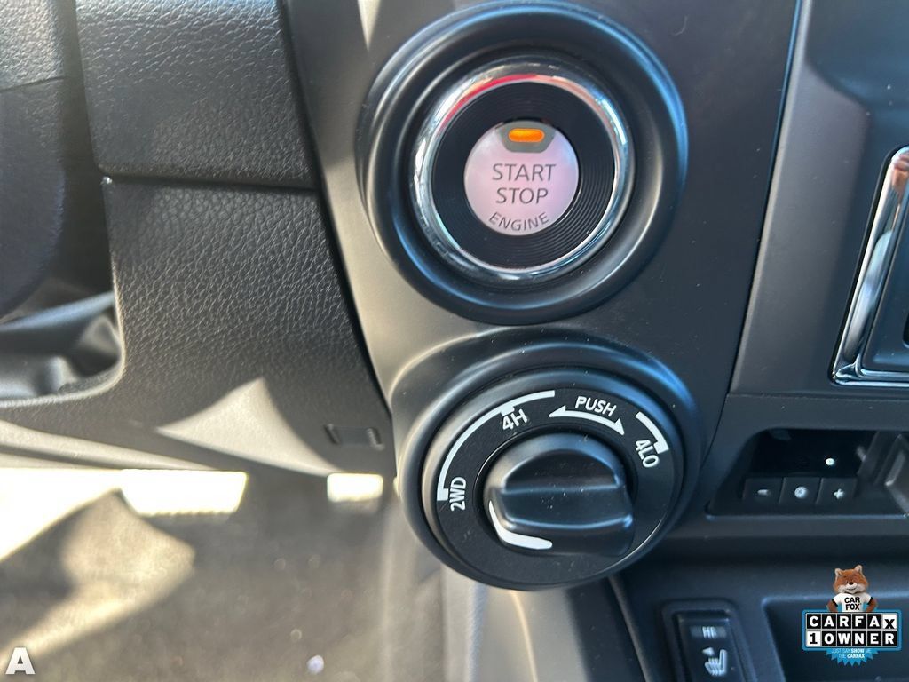Used 2019 Nissan Titan SL w/ Midnight Edition AWD/4WD image 28