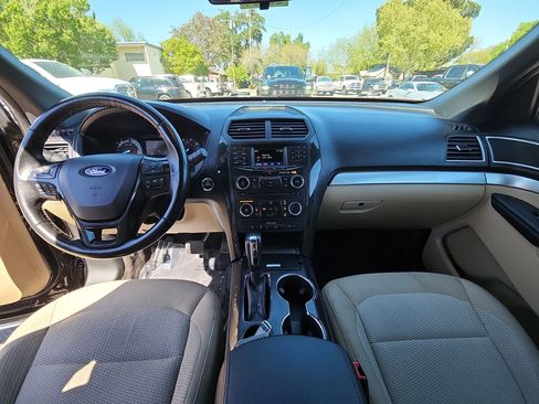 Used 2017 Ford Explorer XLT image 26