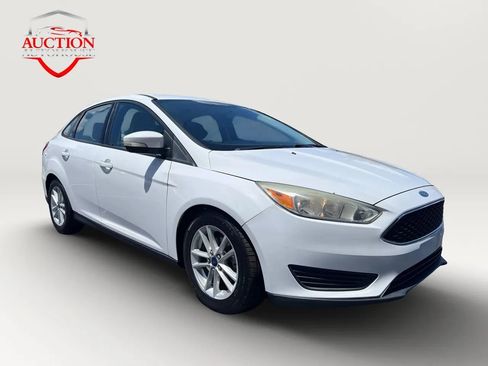 Used 2016 Ford Focus SE FWD image 3