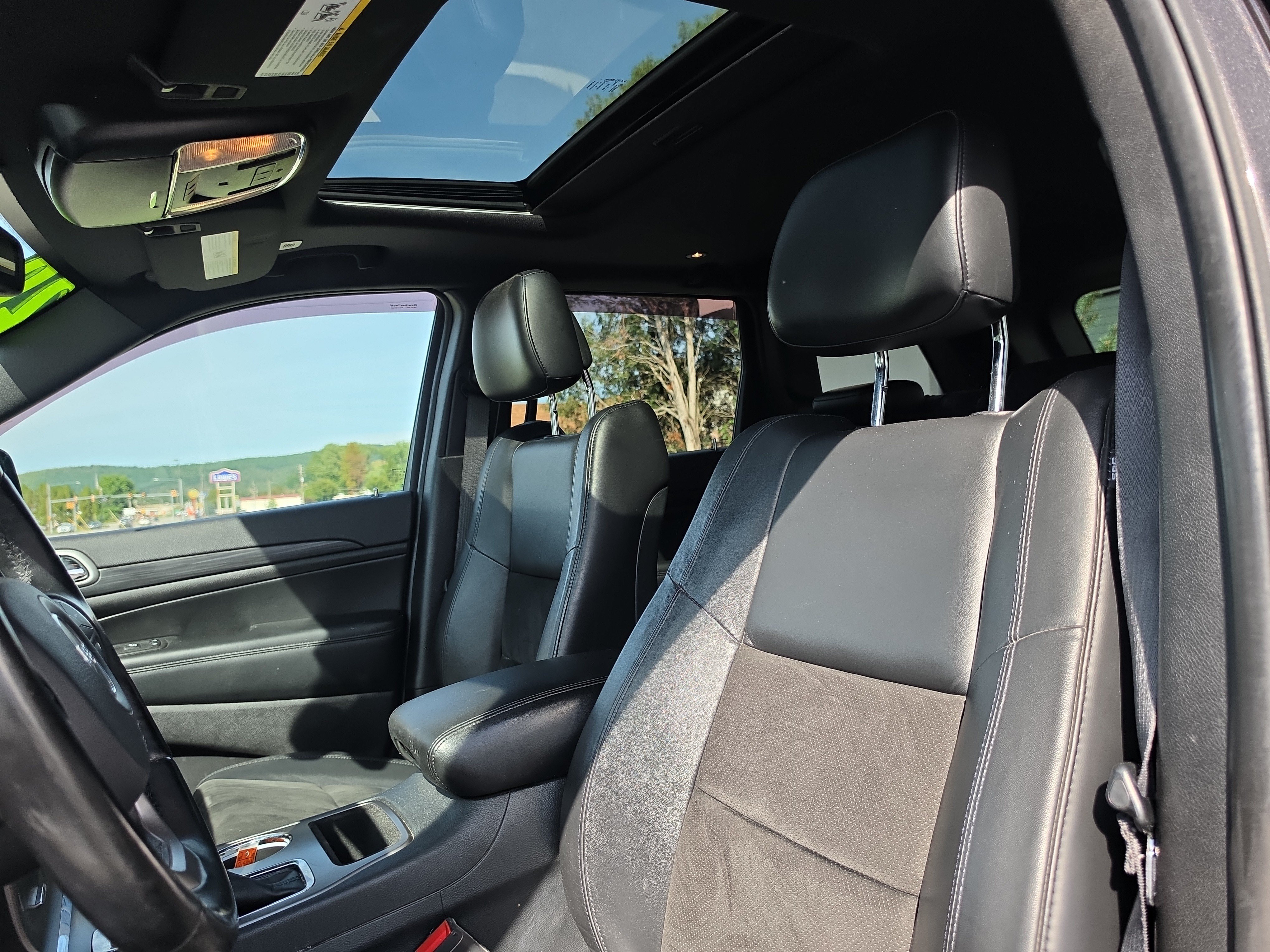 Used 2020 Jeep Grand Cherokee Altitude AWD/4WD image 12