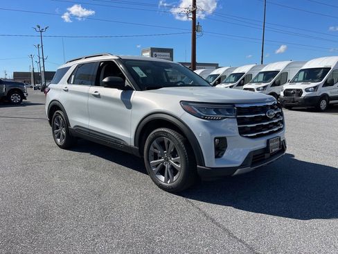 New 2026 Ford Explorer Active w/ Active Comfort Package image 4