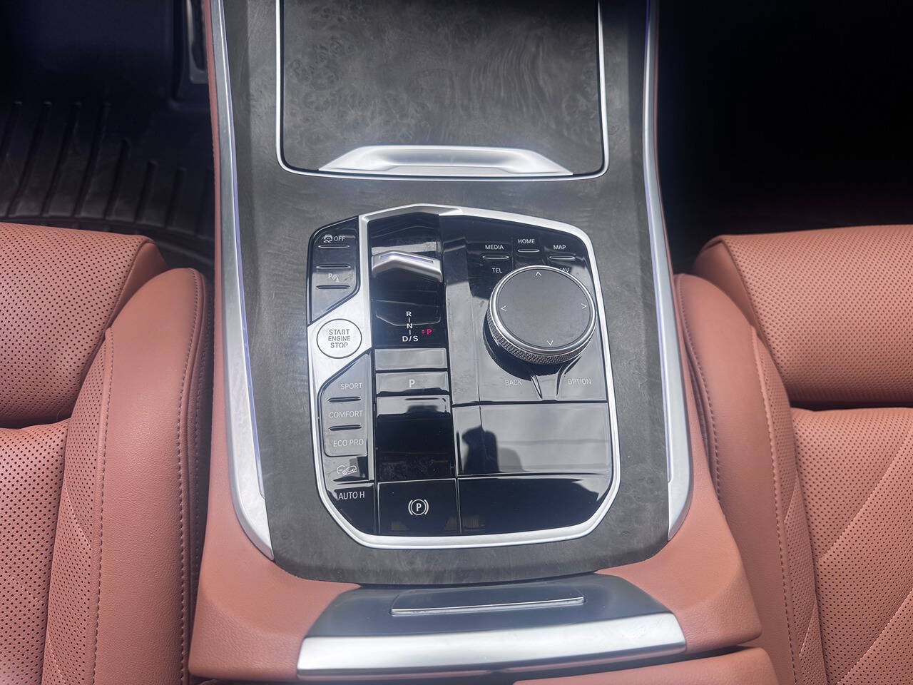 Used 2025 BMW X5 xDrive40i w/ M Sport Package AWD/4WD image 14