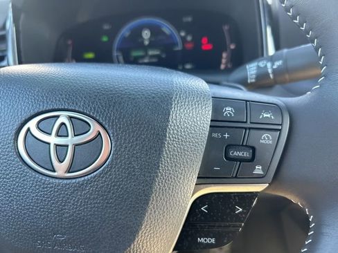 Used 2025 Toyota Camry SE image 18