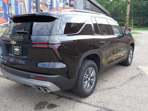 Used 2025 Chevrolet Traverse LT w/ Enhanced Driving Package AWD/4WD image 25