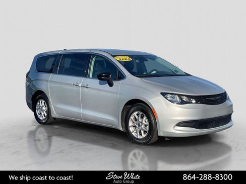 Used 2024 Chrysler Voyager LX image 1