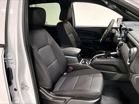Used 2025 Chevrolet Colorado W/T image 10