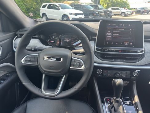 New 2025 Jeep Compass Latitude AWD/4WD image 13