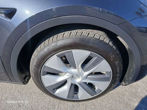 Used 2024 Tesla Model Y Long Range image 19