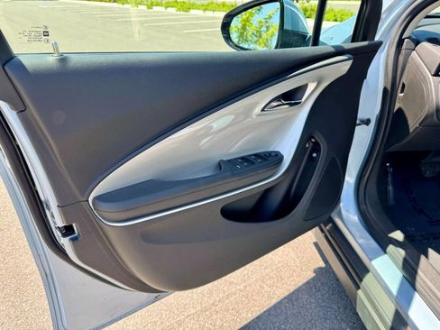 Used 2013 Chevrolet Volt Premium w/ Premium Trim Package image 25