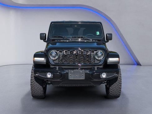Used 2025 Jeep Wrangler Unlimited Sahara AWD/4WD image 9