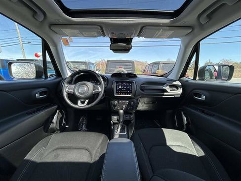 Certified 2023 Jeep Renegade Latitude w/ Sun/Sound Group AWD/4WD image 15