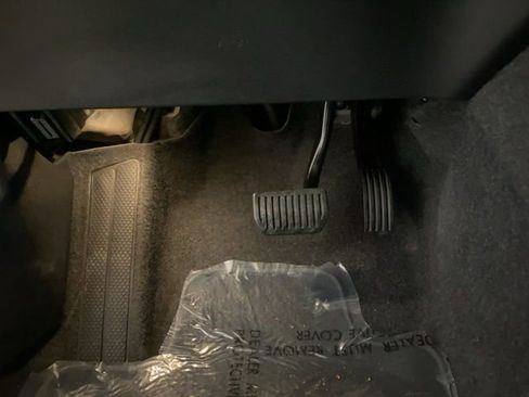 Used 2025 Volvo XC40 B5 Plus image 37