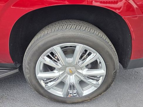 Used 2024 Chevrolet Suburban High Country RWD image 8