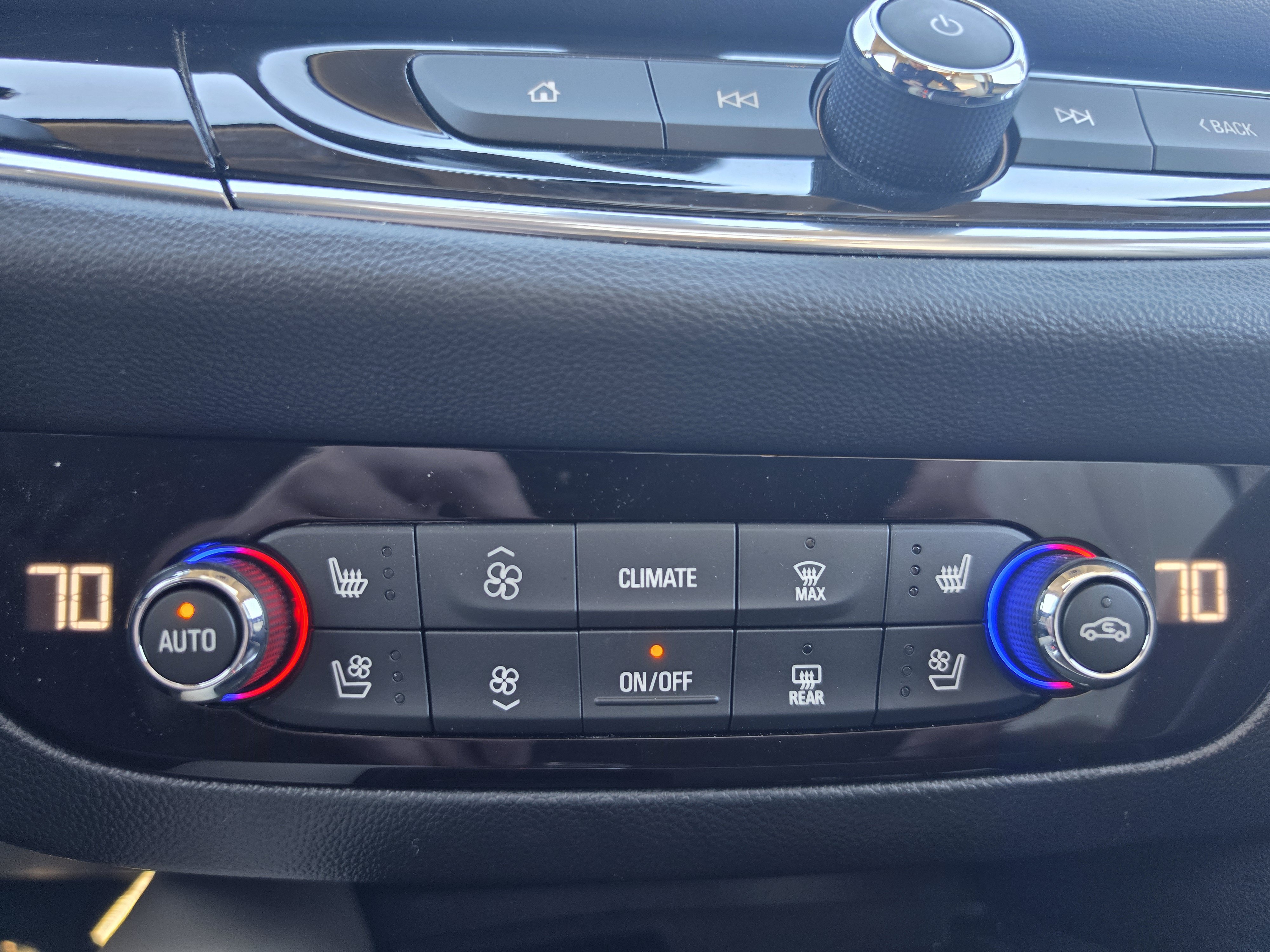 Used 2024 Buick Enclave Avenir AWD/4WD image 31